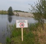 Проведена работа по обеспечению выставлению запрещающих знаков (аншлагов) в местах возможного выхода людей на водные объекты