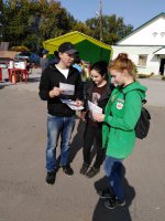 1 сентября, в День знаний, представители Молодежного актива совместно с депутатами Молодежной думы Пышминского городского округа провели акцию, направленную на обеспечение безопасности дорожного движения.